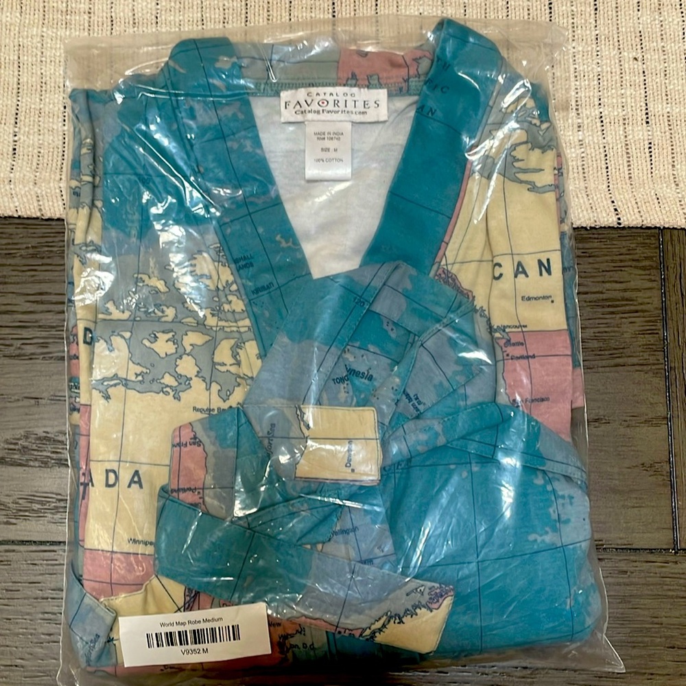 Women’s world map bathrobe